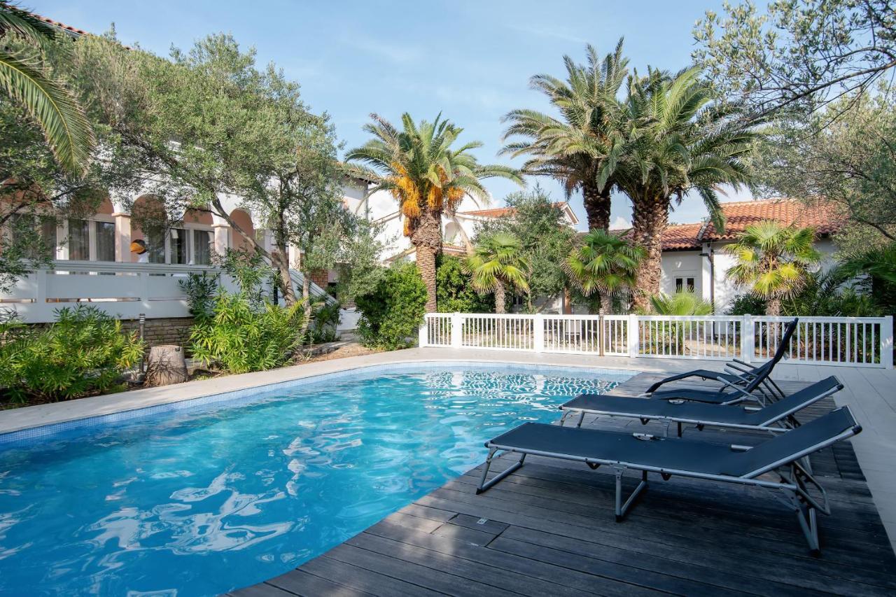 Beach Boy & Pool Girl Apartments Vir Kültér fotó