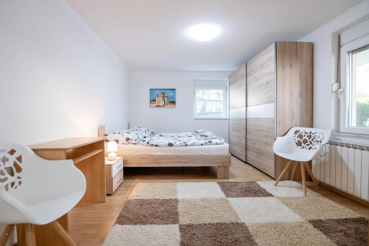 Beach Boy & Pool Girl Apartments Vir Szoba fotó