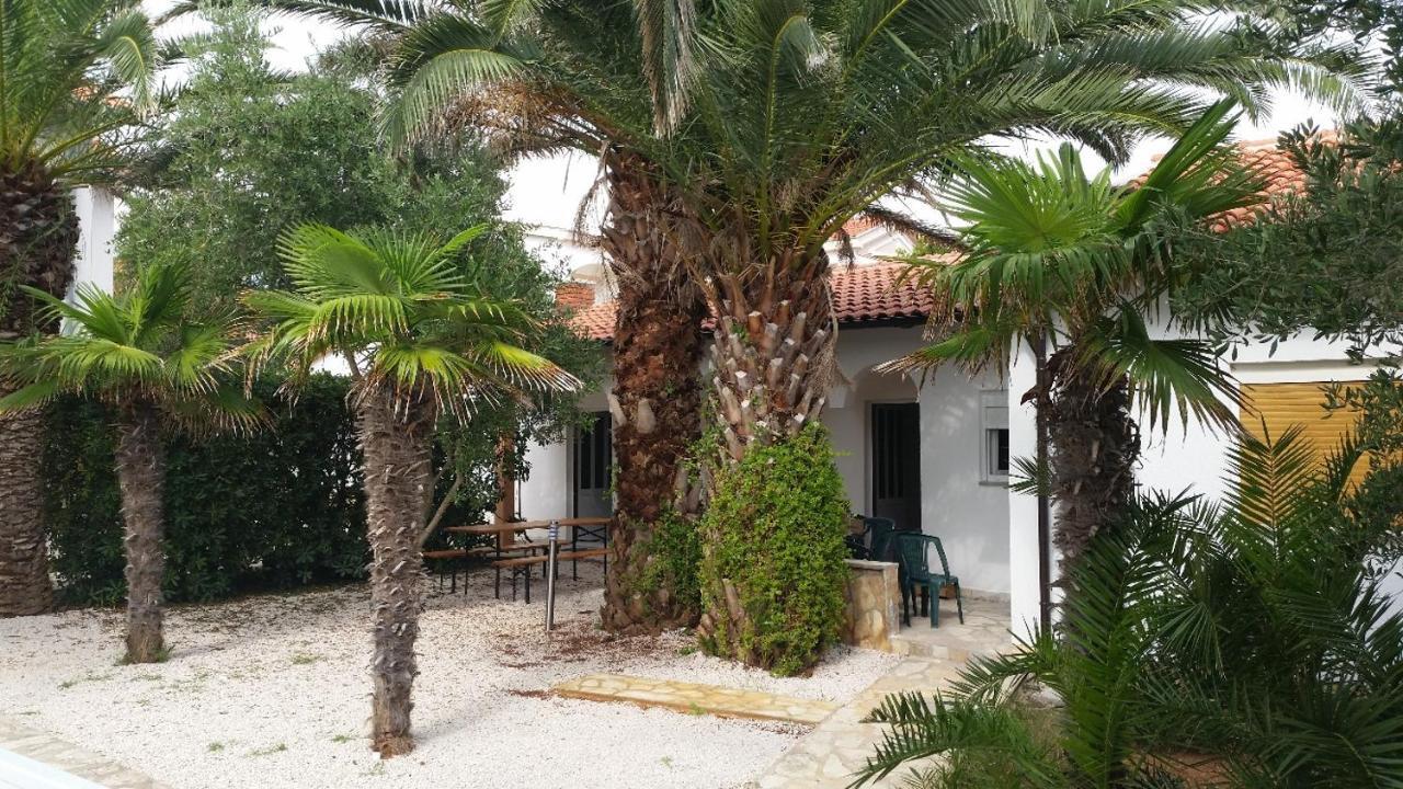 Beach Boy & Pool Girl Apartments Vir Szoba fotó